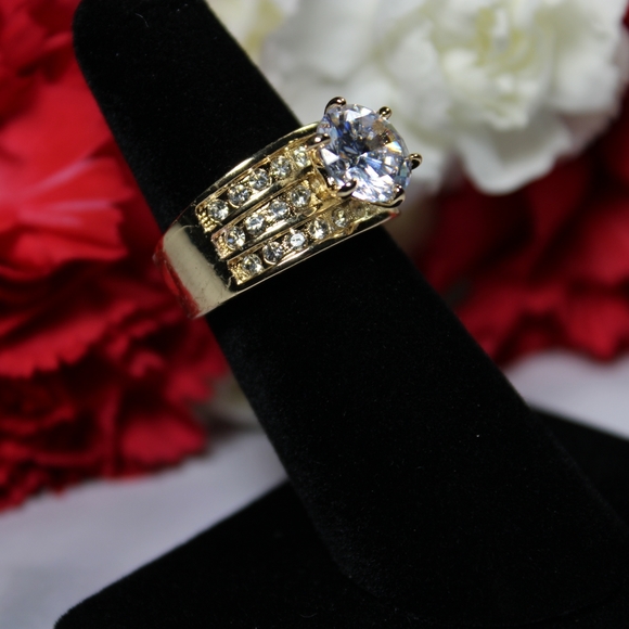 Yellow ring with Huge CZ Diamond - Picture 2 of 8